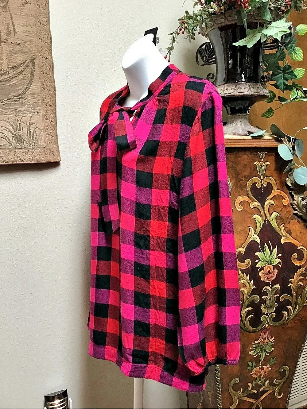 Lane Bryant Plaid Bow Blouse in Pink & Black Size X Like New - Picture 3 of 9